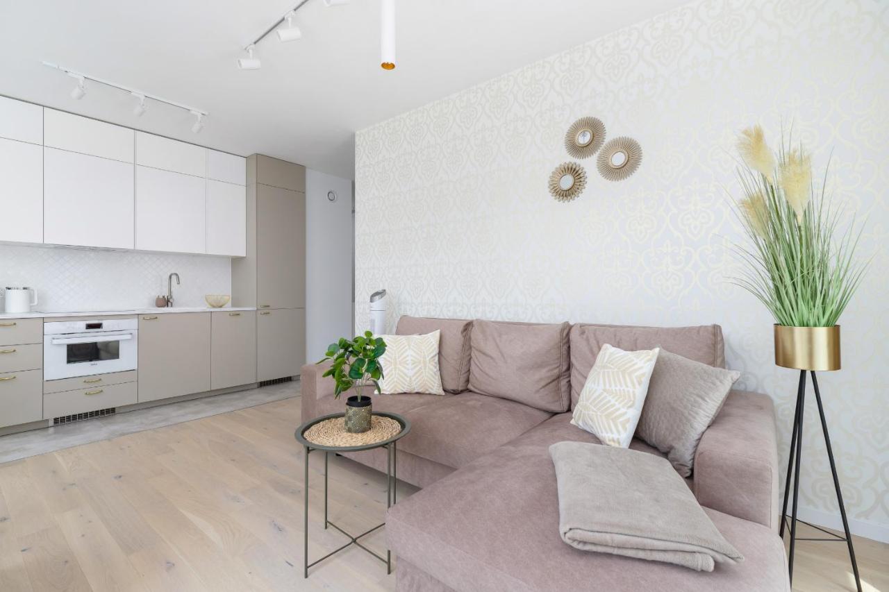 Apartment With Balcony & Parking Mogilska By Renters Prestige Krakow Exterior photo