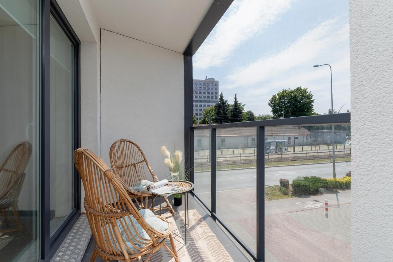 Apartment With Balcony & Parking Mogilska By Renters Prestige Krakow Exterior photo