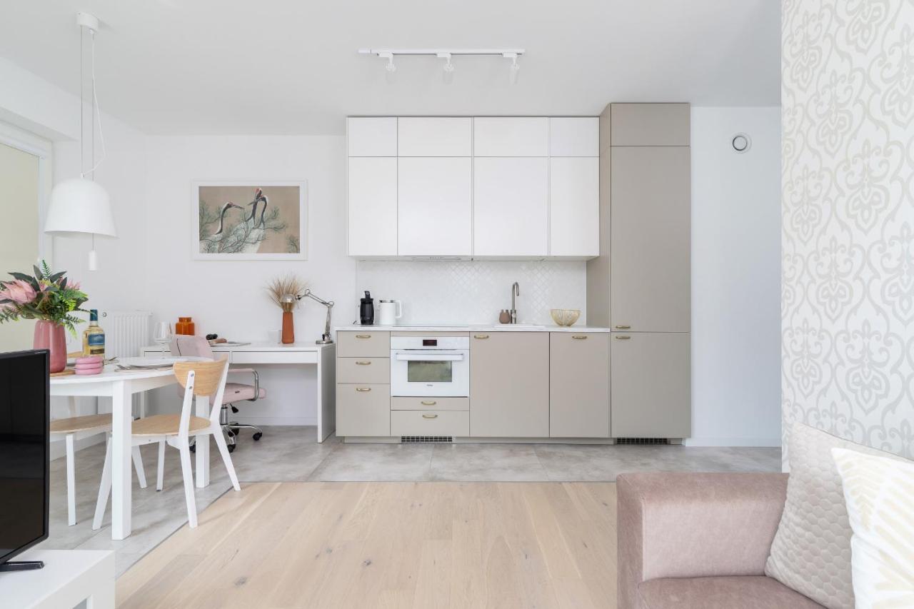 Apartment With Balcony & Parking Mogilska By Renters Prestige Krakow Exterior photo