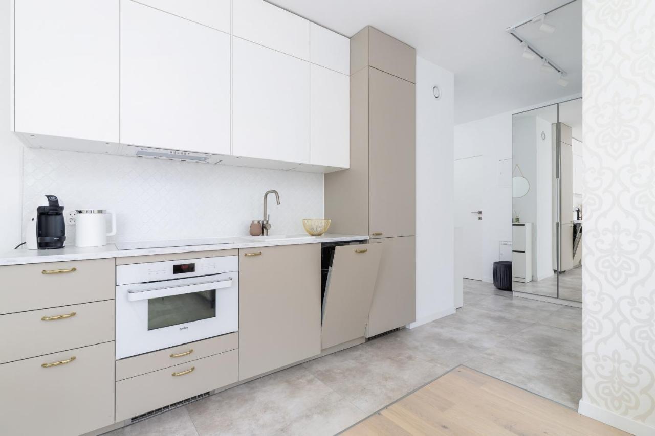 Apartment With Balcony & Parking Mogilska By Renters Prestige Krakow Exterior photo