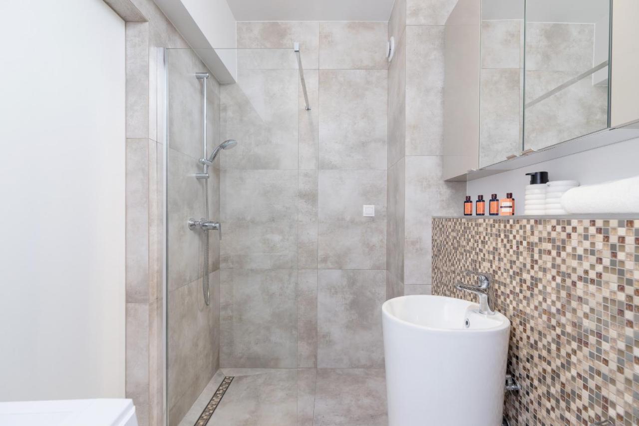 Apartment With Balcony & Parking Mogilska By Renters Prestige Krakow Exterior photo