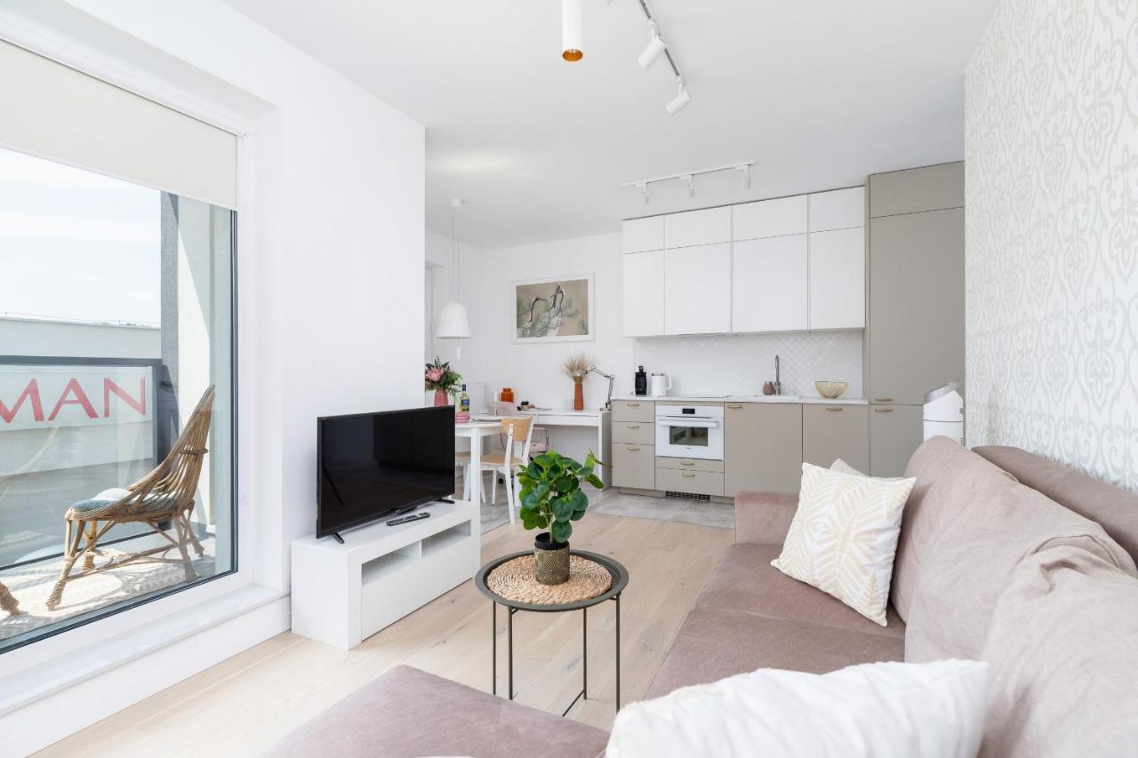 Apartment With Balcony & Parking Mogilska By Renters Prestige Krakow Exterior photo