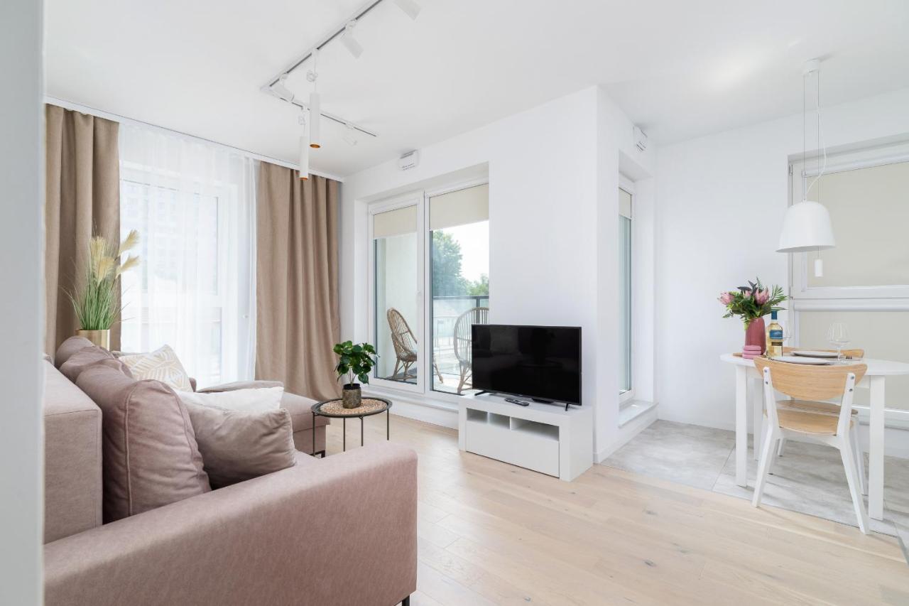 Apartment With Balcony & Parking Mogilska By Renters Prestige Krakow Exterior photo