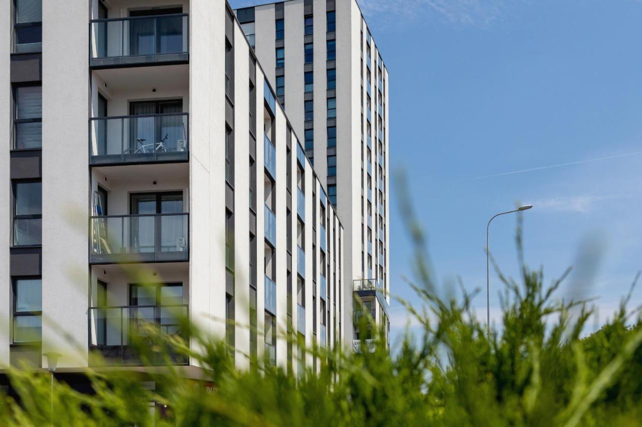 Apartment With Balcony & Parking Mogilska By Renters Prestige Krakow Exterior photo