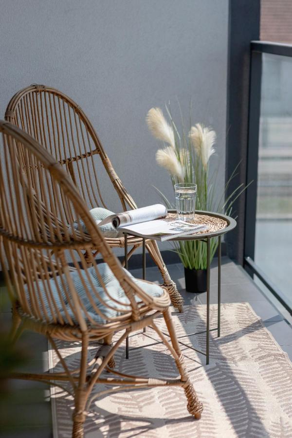 Apartment With Balcony & Parking Mogilska By Renters Prestige Krakow Exterior photo
